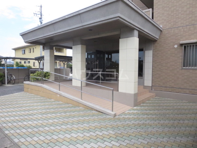 16/21 エントランス