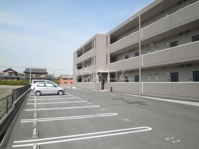14/15 駐車場