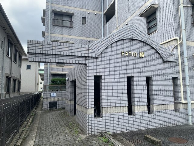 23/30 エントランス