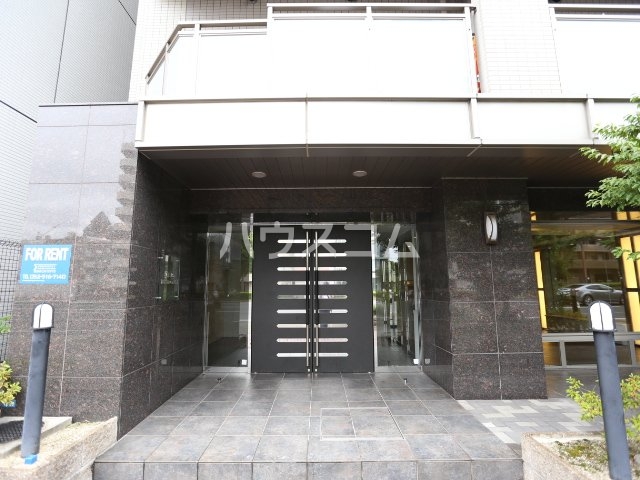 19/27 エントランス