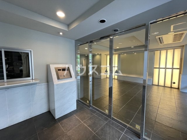 23/30 エントランス