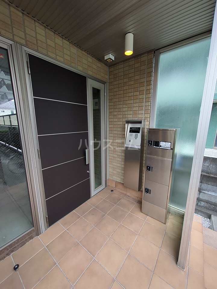 2/5 エントランス