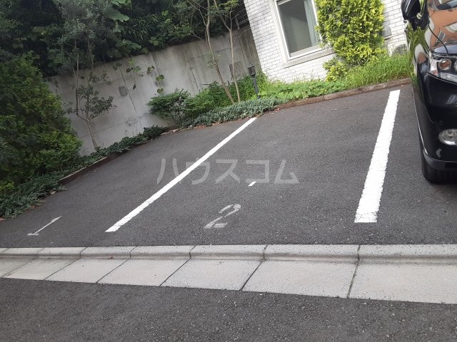 28/30 駐車場