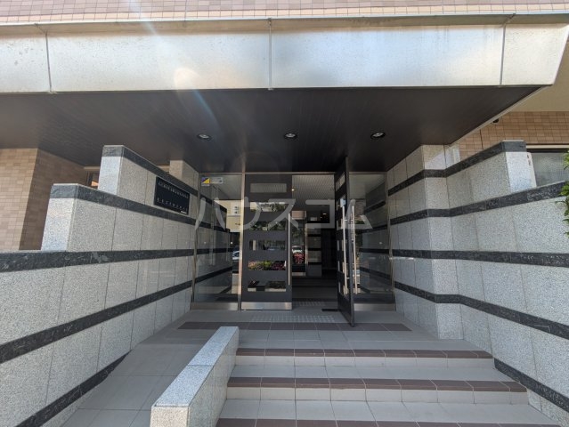 2/4 エントランス