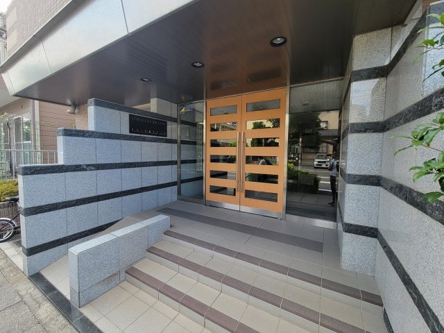 28/30 エントランス