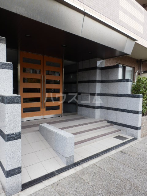 17/27 エントランス