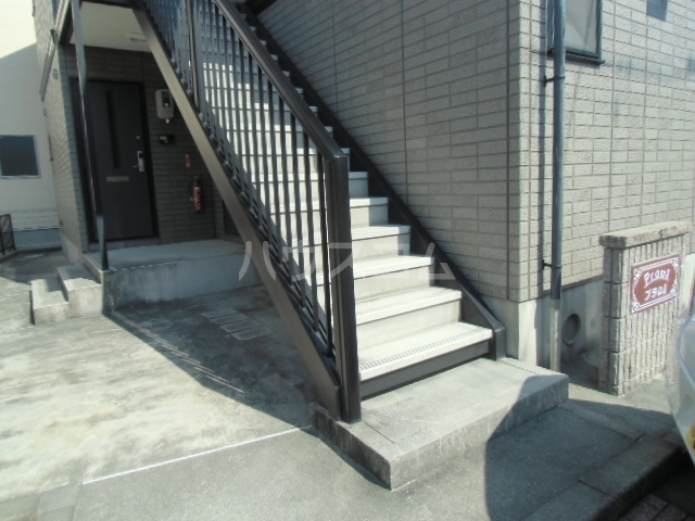 19/25 エントランス