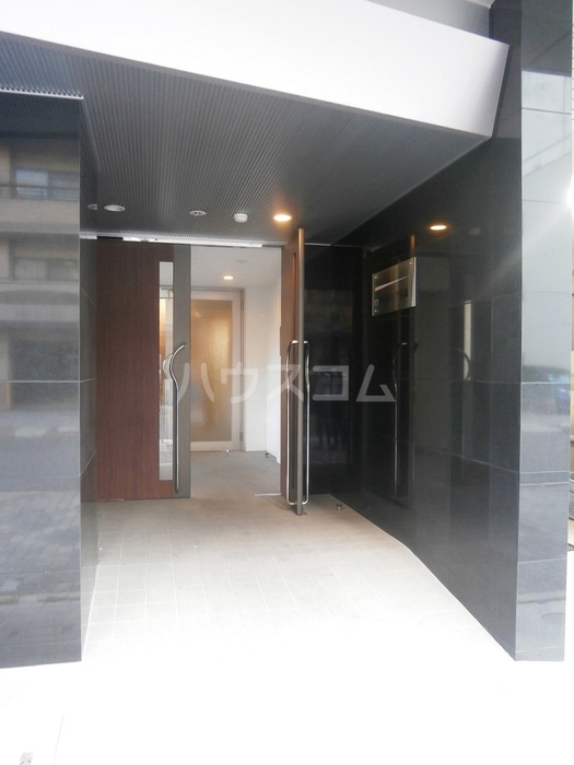 23/30 エントランス