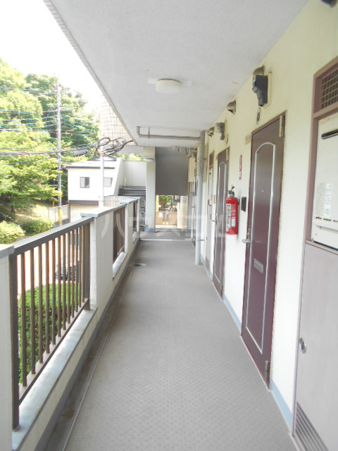 23/30 エントランス