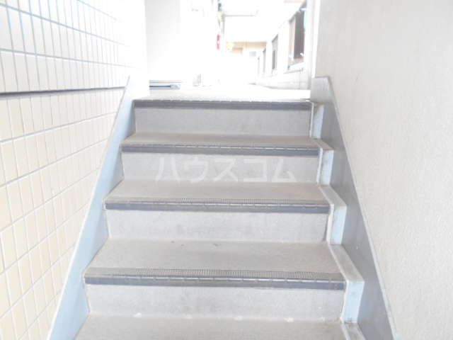 24/30 エントランス