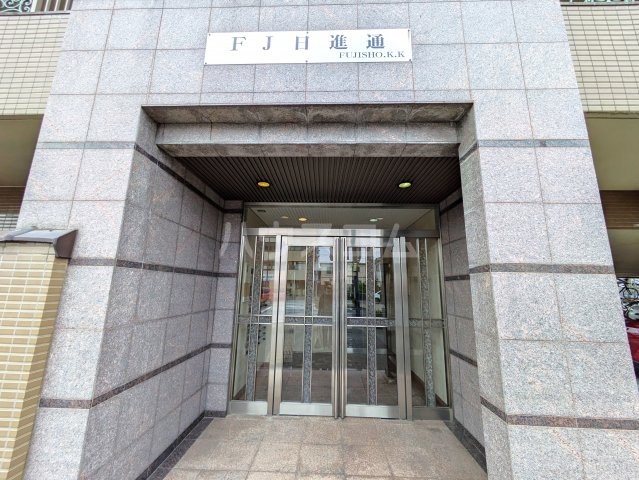 27/30 エントランス