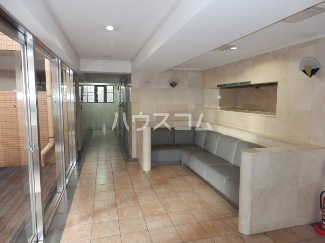 18/28 エントランス