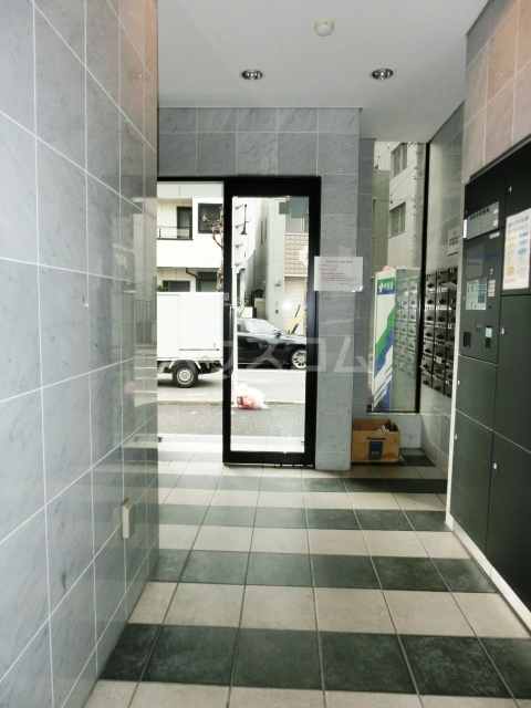 21/30 エントランス