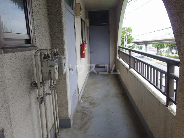 21/30 エントランス