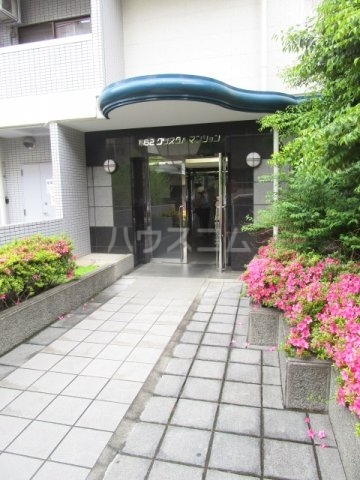 28/30 エントランス