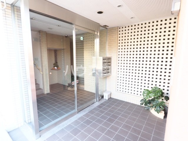 27/30 エントランス