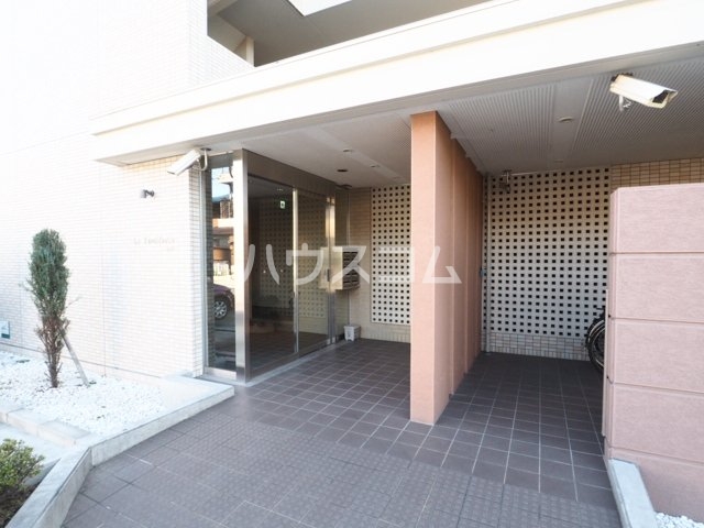 28/30 エントランス