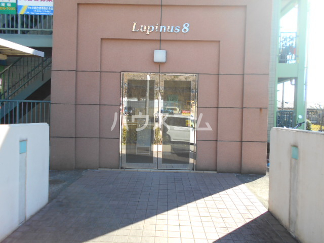 21/30 エントランス