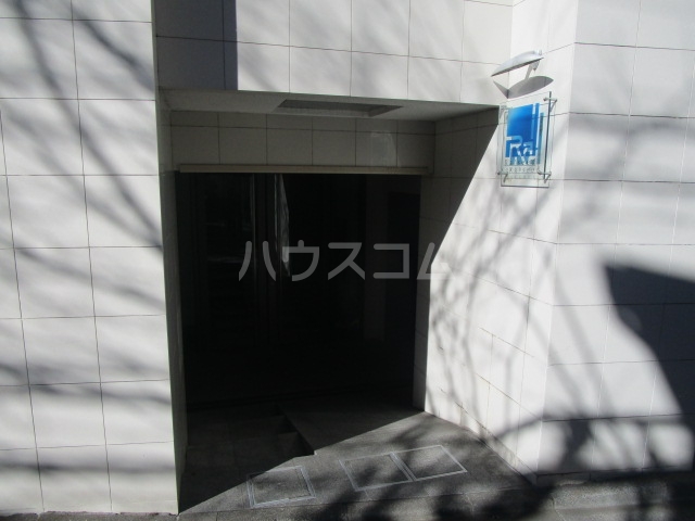 27/30 エントランス