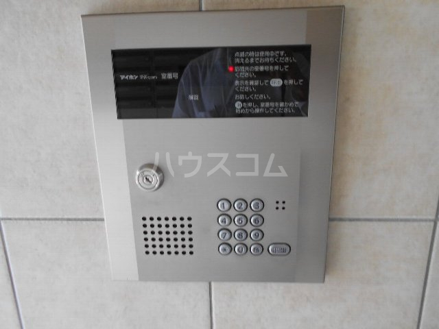 27/30 エントランス