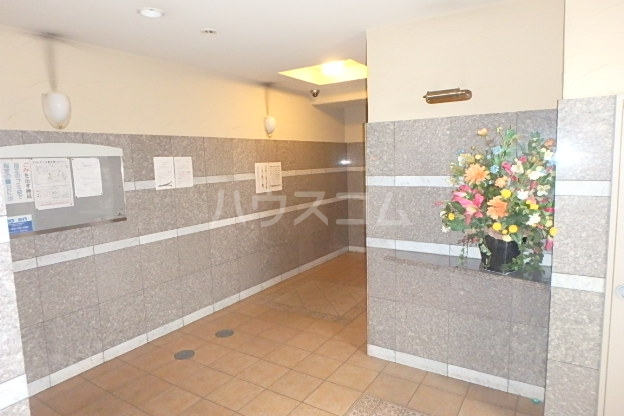 21/30 エントランス