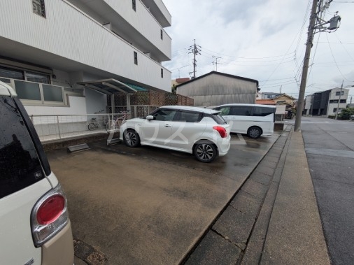 21/27 駐車場