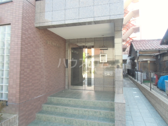 23/29 エントランス