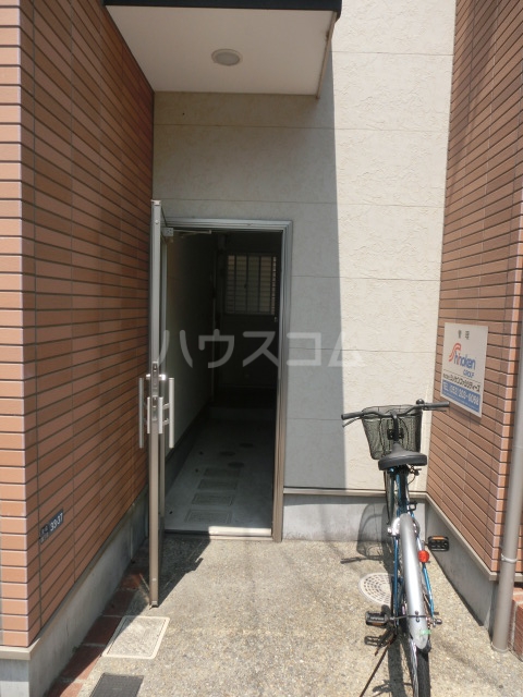 21/30 エントランス