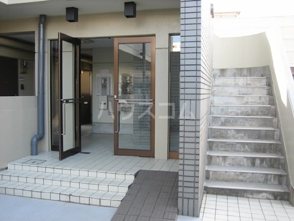 24/30 エントランス