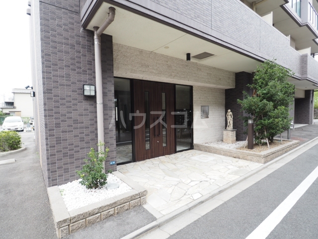 22/27 エントランス