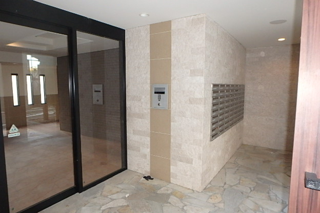 16/21 エントランス