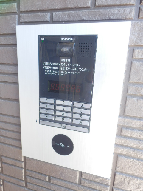 21/30 エントランス