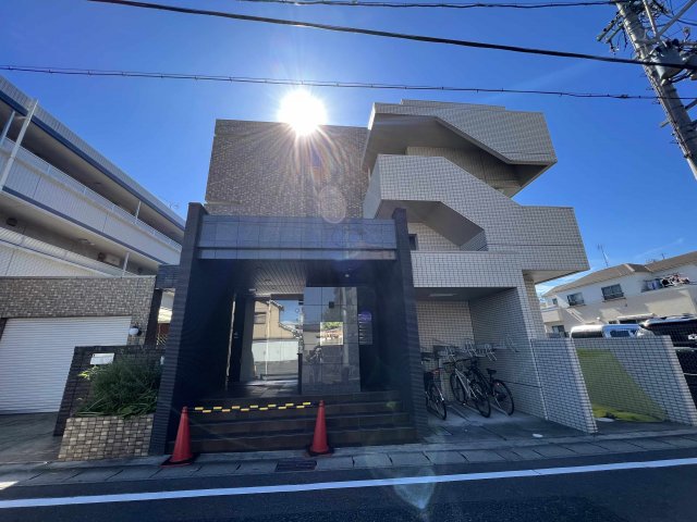 26/30 エントランス