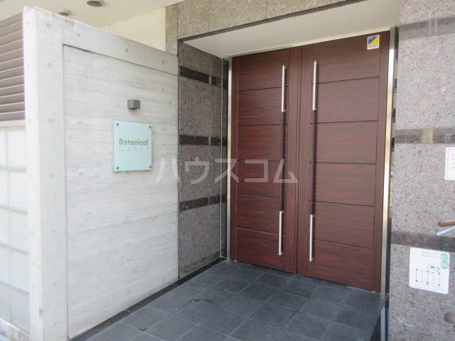 22/30 エントランス