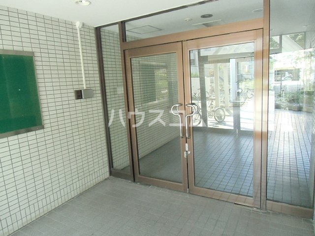 22/30 エントランス