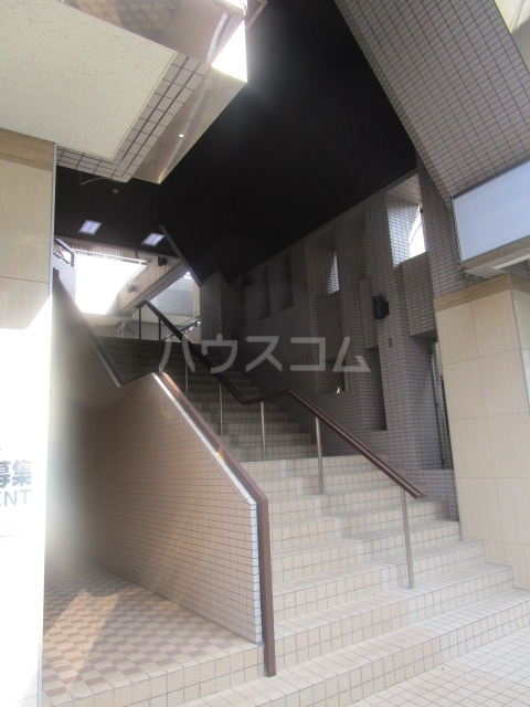 23/30 エントランス