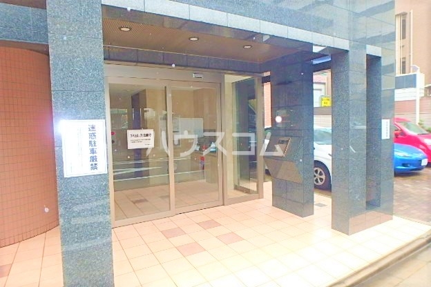 27/30 エントランス