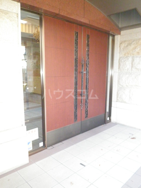 18/27 エントランス