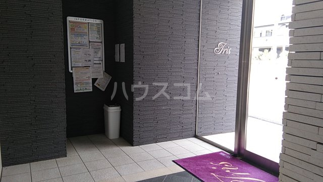 27/30 エントランス