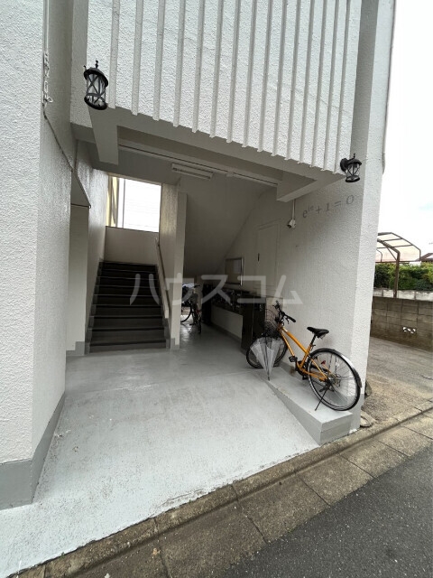 20/30 エントランス