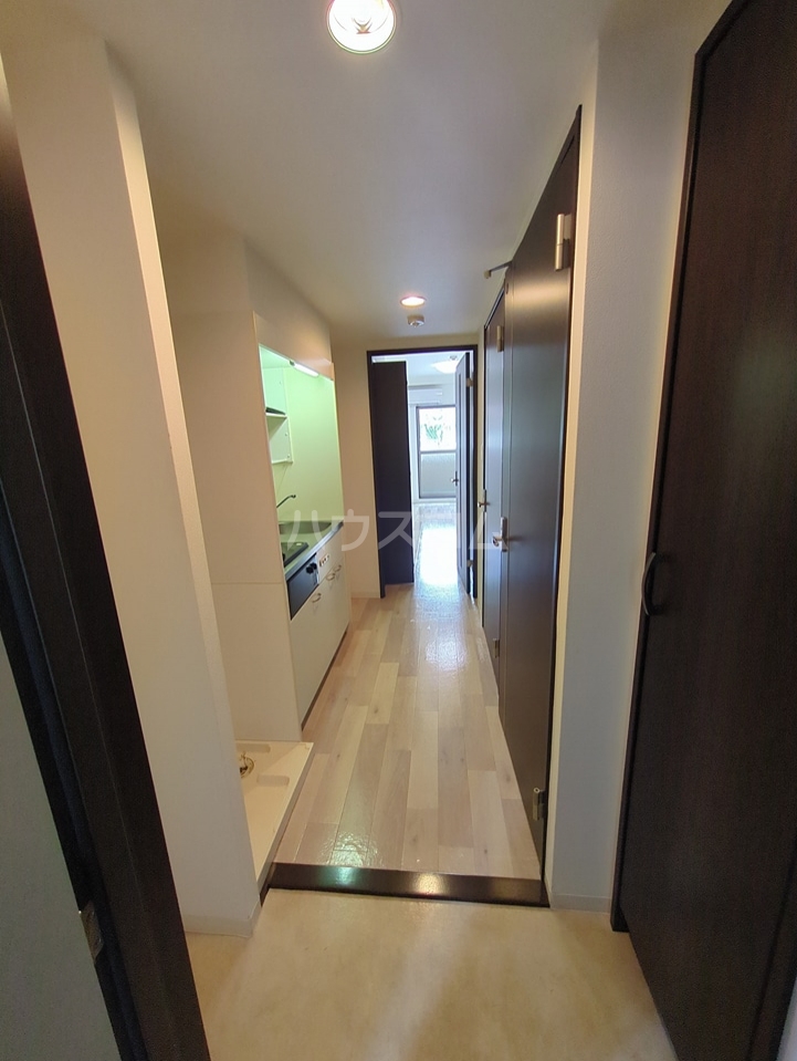 23/30 エントランス