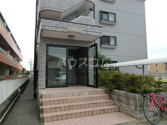 28/30 エントランス