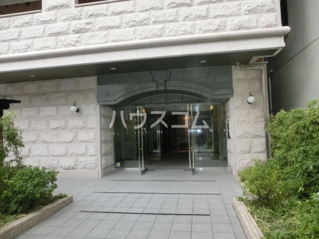 18/27 エントランス