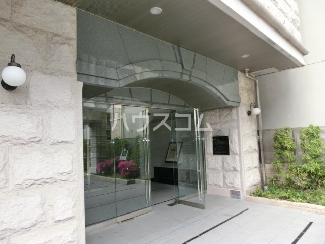 19/27 エントランス