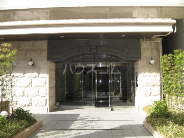 18/26 エントランス