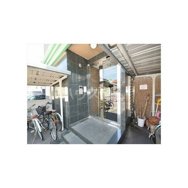 20/28 エントランス