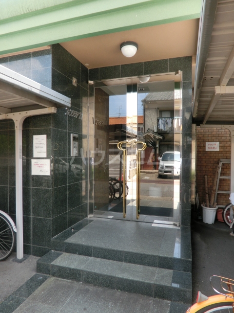 22/30 エントランス