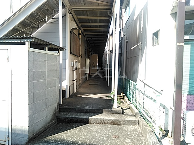 24/30 エントランス