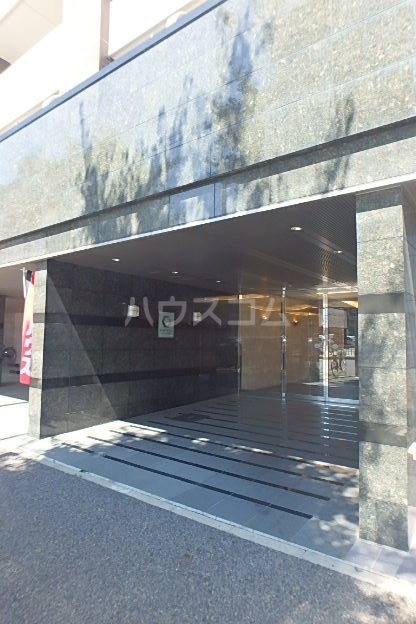 24/30 エントランス