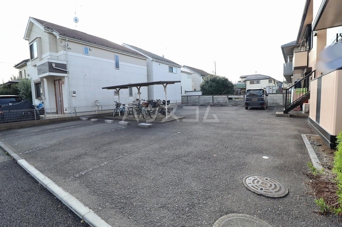 23/26 駐車場